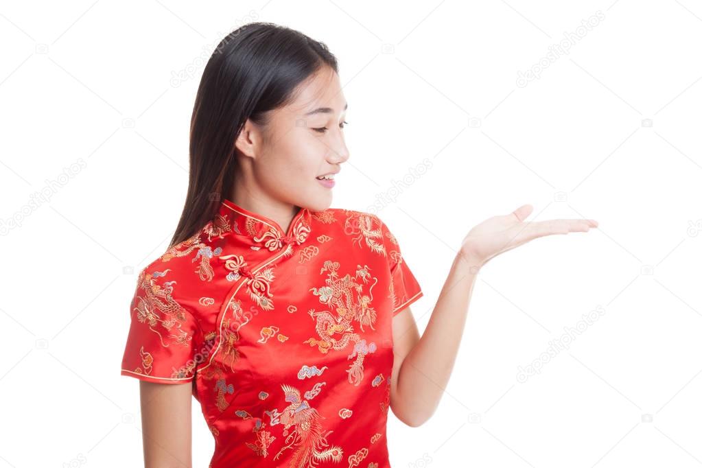 Asian girl in chinese cheongsam dress present blank space with h