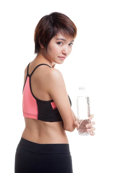 Όμορφο κορίτσι της Ασίας υγιή με μπουκάλι νερό πόσιμο. — Φωτογραφία Αρχείου
