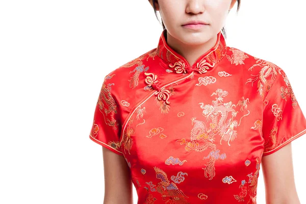 Primo piano di ragazza asiatica in abito cheongsam cinese . — Foto Stock