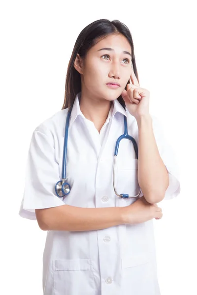 Asiatiska unga kvinnliga läkare tänkte leta upp. — Stockfoto