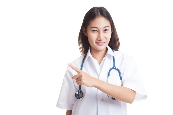 Asian young female doctor point to blank space. — Stock Photo, Image