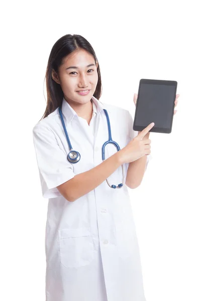 Asian young female doctor touch screen on tablet pc. — Stock Photo, Image