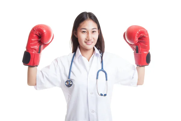 Giovane asiatico medico donna guardia con guanto da boxe . — Foto Stock