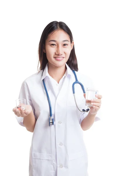 Young Asian female doctor with water and medicine. — Stock Photo, Image