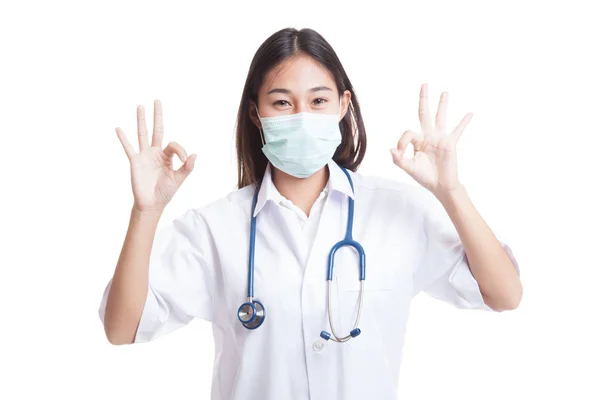 Young Asian female doctor with mask show OK with both hands. — Stock Photo, Image