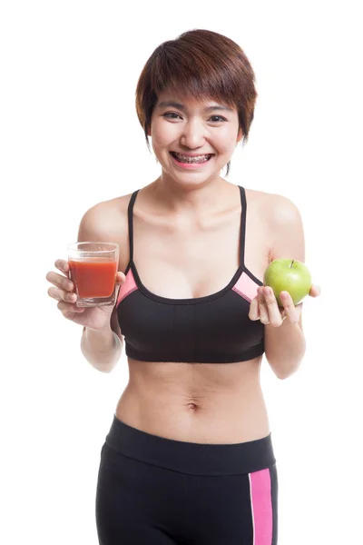 Όμορφα υγιή ασιατικό κορίτσι με χυμό ντομάτας και το μήλο. — Φωτογραφία Αρχείου