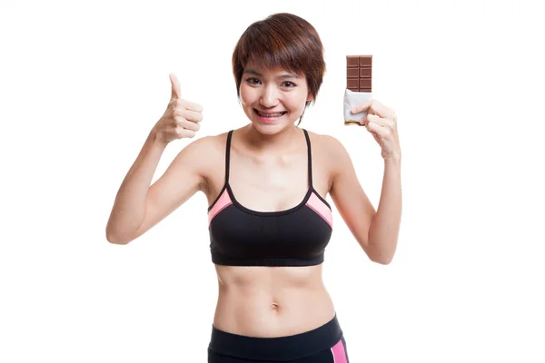 Gyönyörű, egészséges ázsiai lány remek csokoládé. — Stock Fotó