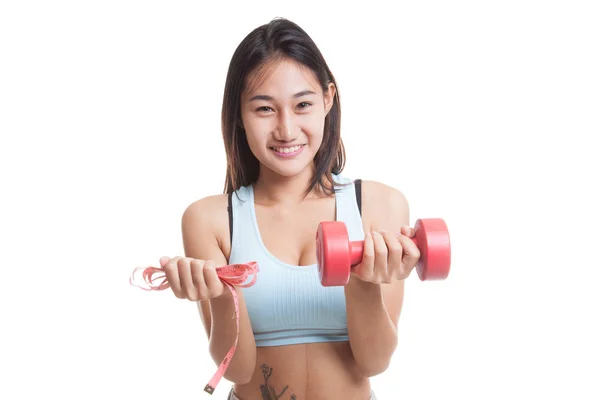 Schöne asiatische gesunde Mädchen mit Hantel und Maßband. — Stockfoto
