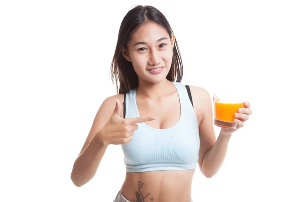 Красивая азиатская здоровая девушка указывает на апельсиновый сок . — стоковое фото