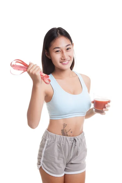 Sana dieta asiatica ragazza con succo di pomodoro e metro su nastro — Foto Stock