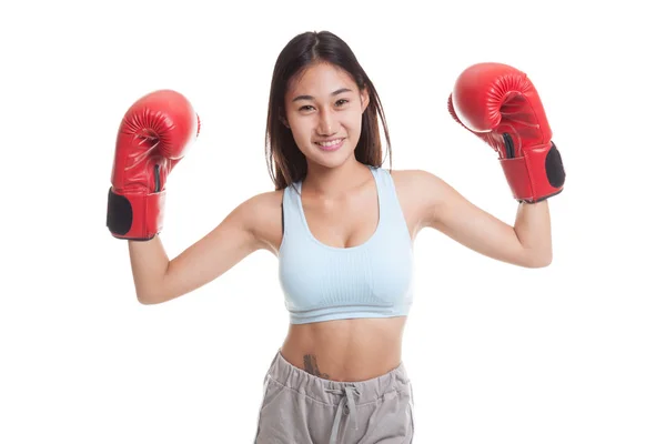 Hermosa chica asiática sana con guante de boxeo rojo . — Foto de Stock