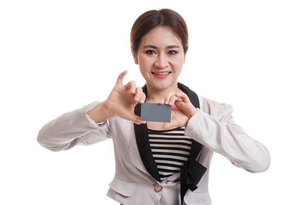 Junge asiatische Geschäftsfrau lächelt mit leerer Karte. — Stockfoto
