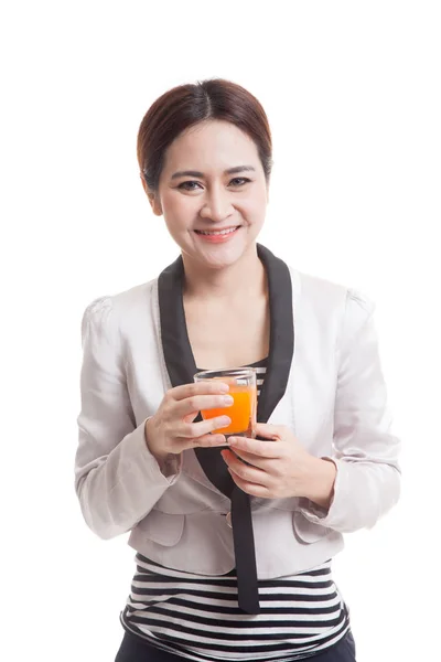 Fiatal ázsiai nő narancs ital gyümölcslé. — Stock Fotó