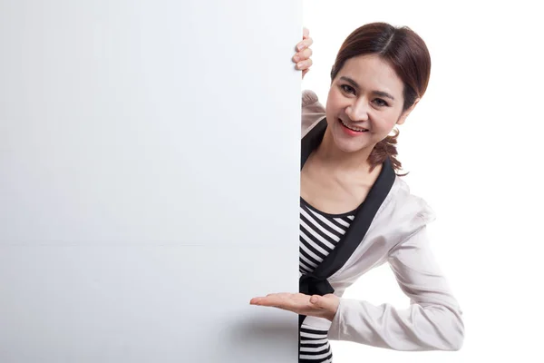 Giovane donna asiatica presente segno bianco con mano di palma . — Foto Stock