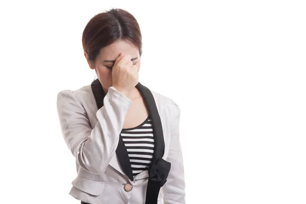 Jonge Aziatische zakenvrouw kreeg zieken en hoofdpijn. — Stockfoto