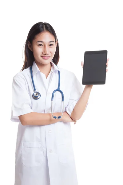 Asian young female doctor show tablet pc. — Stock Photo, Image