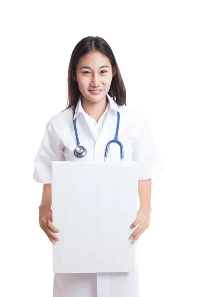 Young Asian female doctor show a blank sign. — Stock Photo, Image