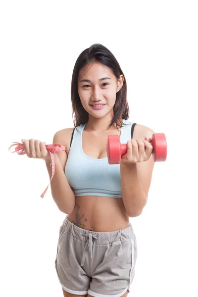 Mooie Aziatische gezond meisje met halter en meetlint. — Stockfoto