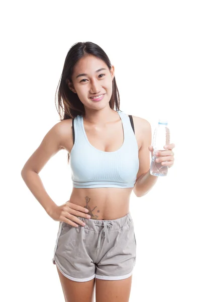 Mooie Aziatische gezond meisje met fles van het drinkwater. — Stockfoto