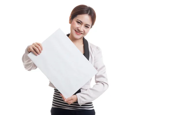 Junge asiatische Geschäftsfrau mit weißen Blanko-Zeichen. — Stockfoto