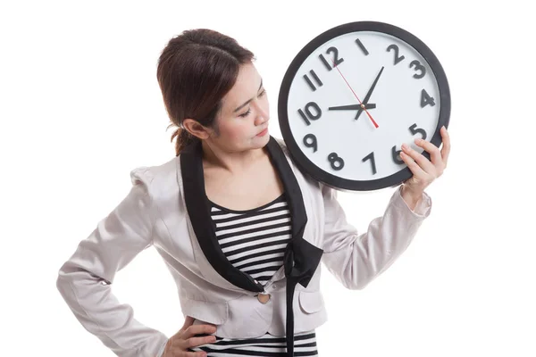 Jeune asiatique femme d'affaires avec une horloge. — Photo