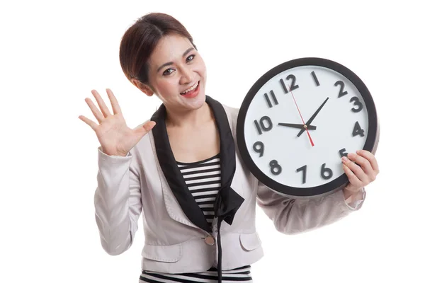 Feliz joven mujer de negocios asiática con un reloj . — Foto de Stock