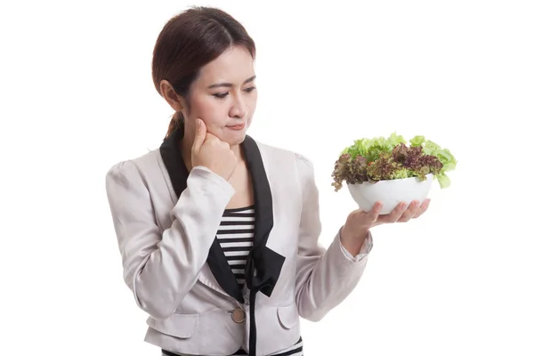 Aziatische zakelijke vrouw haat salade. — Stockfoto