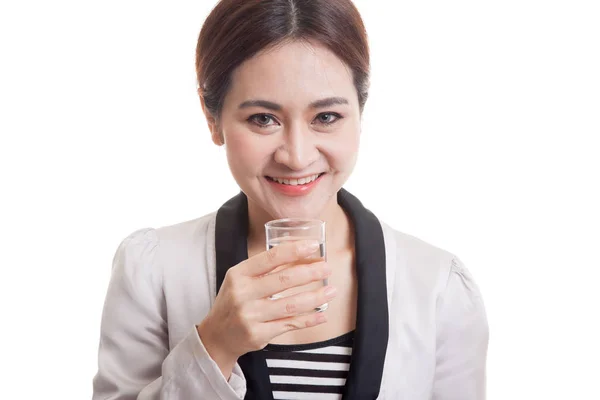 Fiatal ázsiai nő, egy pohár, iható víz. — Stock Fotó