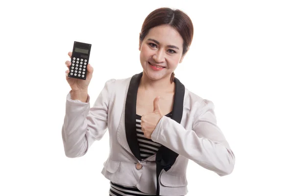 Азиатская деловая женщина с калькулятором . — стоковое фото