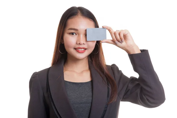 Junge asiatische Geschäftsfrau mit Blanko-Karte über ihr Auge. — Stockfoto