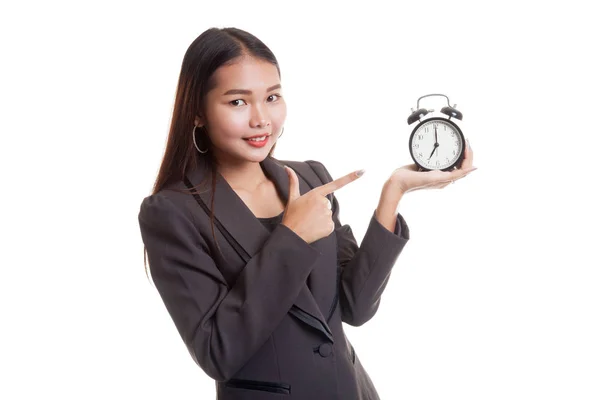 時計に若いアジア ビジネス女性ポイント. — ストック写真