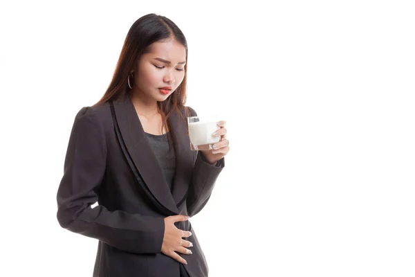 Asiática mujer bebiendo un vaso de leche got stomachache . —  Fotos de Stock