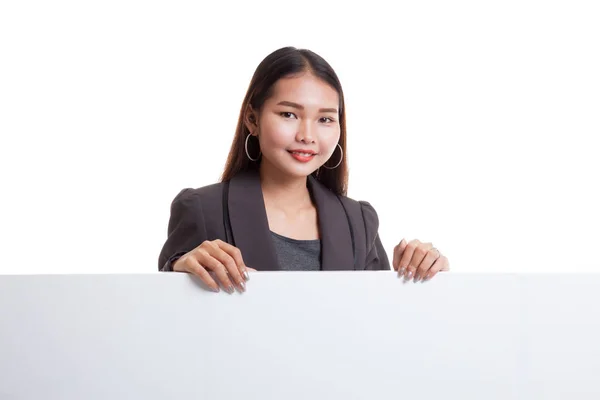 Jovem mulher asiática com sinal em branco . — Fotografia de Stock