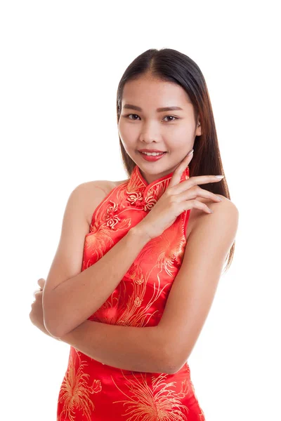 Asiatisk flicka i cheongsam kinesisk klänning. — Stockfoto