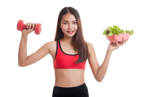 Menina saudável asiática bonita com haltere e salada . — Fotografia de Stock