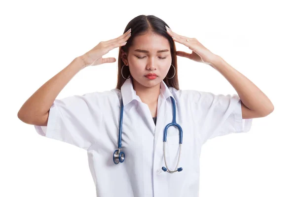 Asiático jovem médico mulher chateado . — Fotografia de Stock