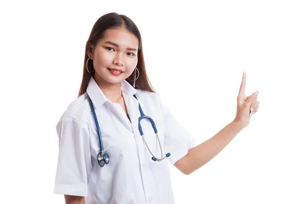 Asiática jovem médico apontar para espaço em branco . — Fotografia de Stock