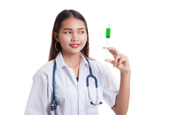 Young Asian female doctor  smile hold syringe. — Stock Photo, Image