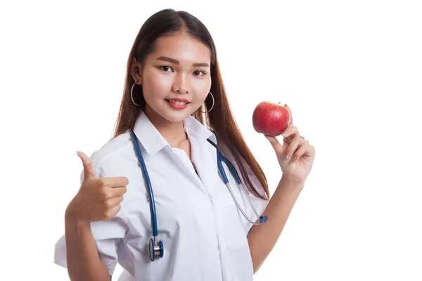 Unga asiatiska kvinnliga läkare tummen upp med äpple. — Stockfoto