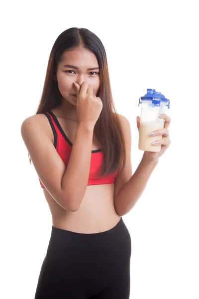 Piękny Asian dziewczyna zdrowy nienawidzą zapachu białka serwatki. — Zdjęcie stockowe