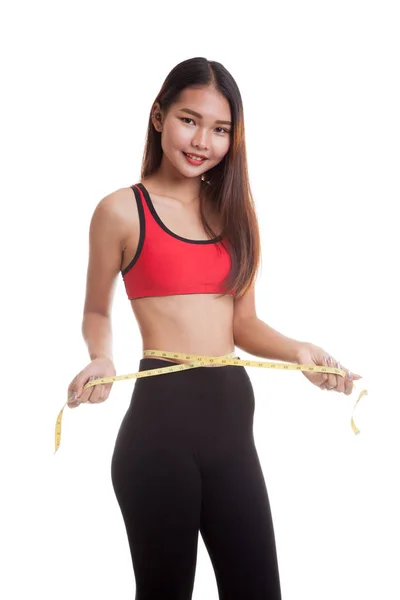 아름 다운 아시아 건강 한 여 자가 그녀의 허리를 측정. — 스톡 사진