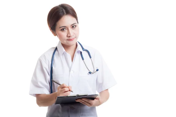 Asian young female doctor write on a clipboard. — Stock Photo, Image