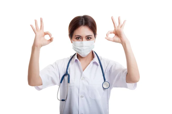 Young Asian female doctor with mask show OK with both hands. — Stock Photo, Image