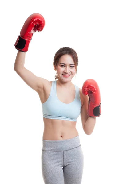 赤いボクシング グローブと美しい健康的なアジアの女の子. — ストック写真