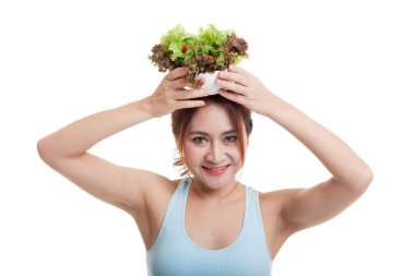 Güzel Asyalı sağlıklı kız salata ile.