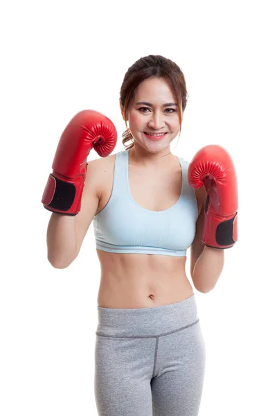 Menina asiática saudável bonita com luva de boxe vermelho . — Fotografia de Stock