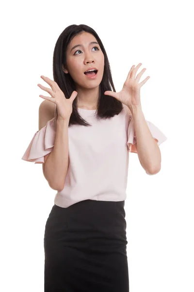 Excitada jovem mulher de negócios asiática olhar para cima . — Fotografia de Stock