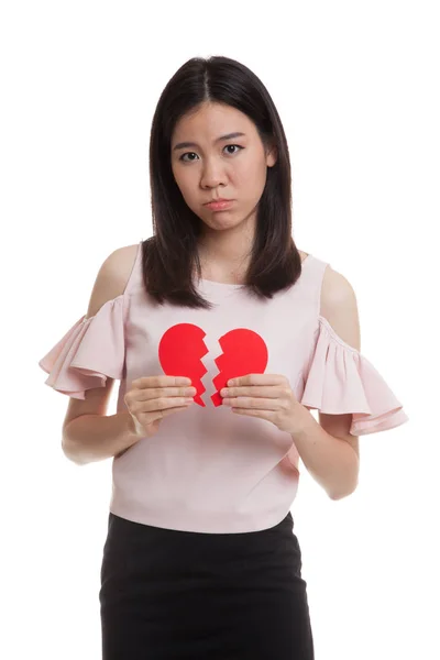 Hermosa joven mujer asiática con el corazón roto . — Foto de Stock