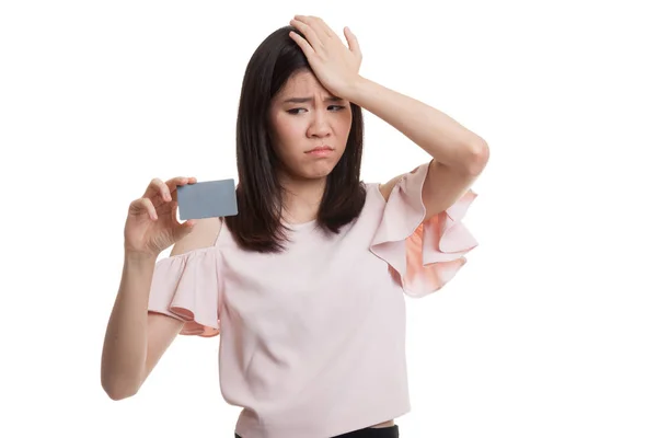 Joven mujer de negocios asiática dolor de cabeza con una tarjeta en blanco . — Foto de Stock