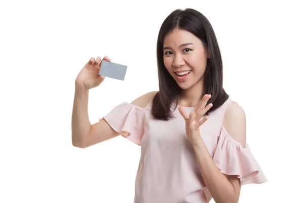 Joven mujer de negocios asiática feliz con tarjeta en blanco . —  Fotos de Stock